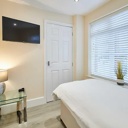 Host & - Violet's View * Whitby