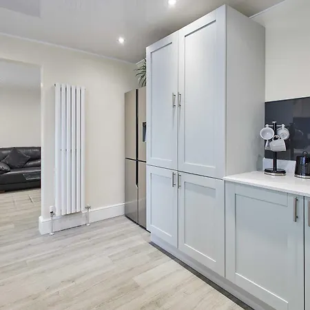 Host & - Violet's View Whitby