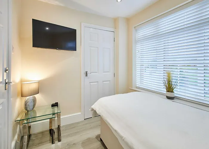 Host & - Violet's View * Whitby