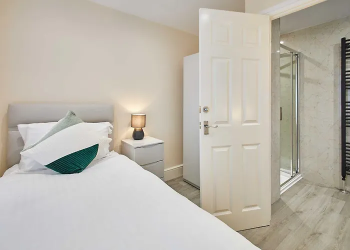 Host & - Violet's View *